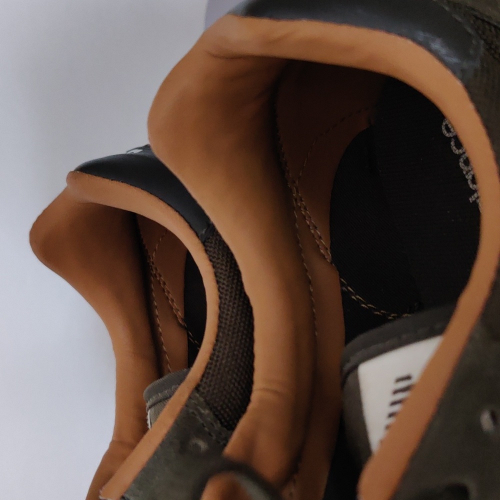 New Balance 520 in the Military Dark Triumph/Brown Sugar colorway. - Picture 11 of 13
